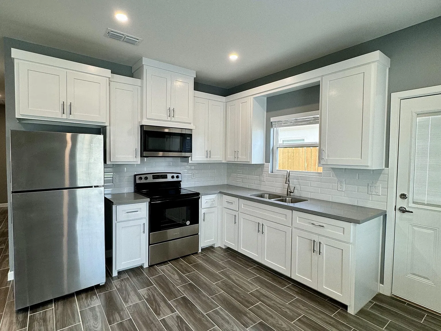 3004 West Driftwood Street - 2 — Photo 4