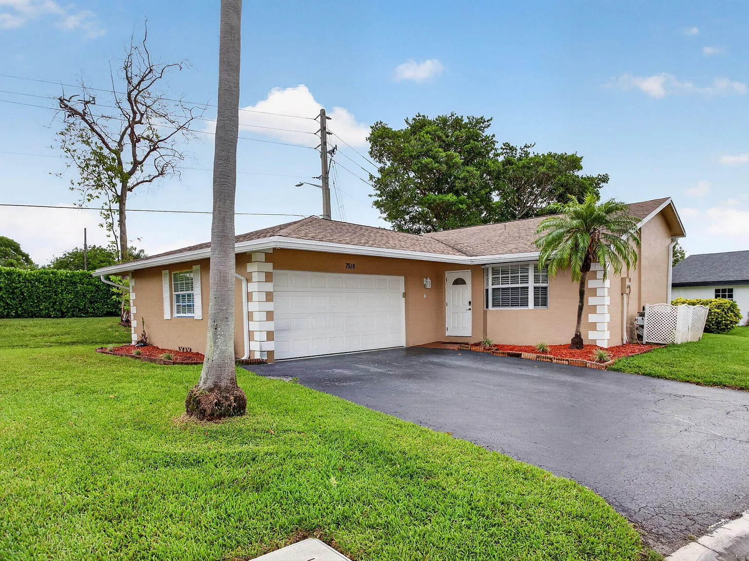 3 bed, 2.0 bath, 1428 sqft, $3,400 — Photo 2