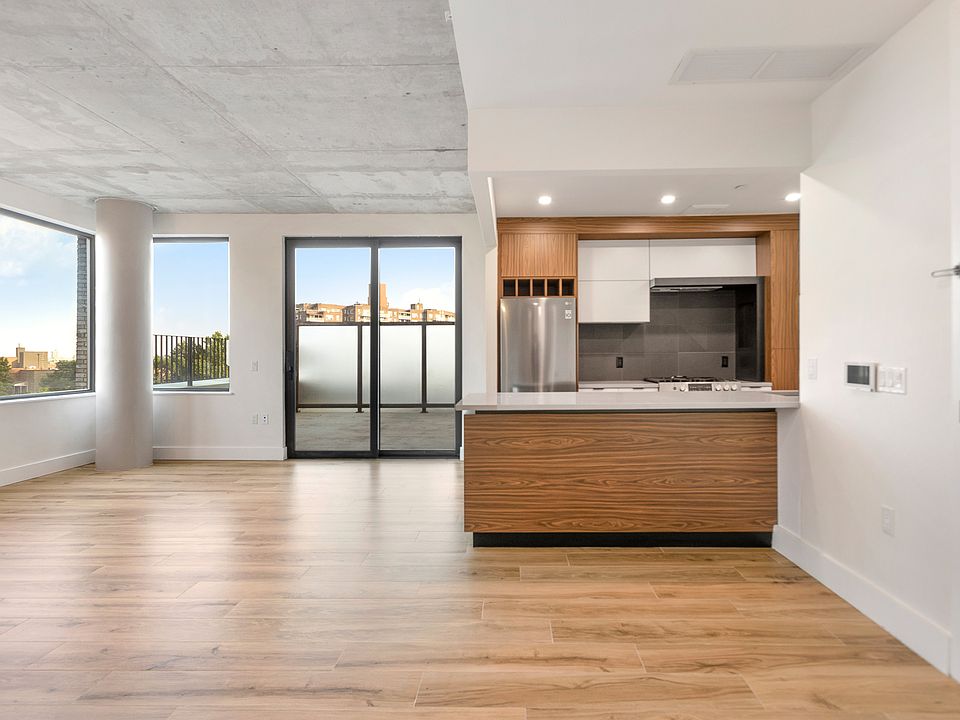 1st image of 3707 Blackstone Ave Unit 703