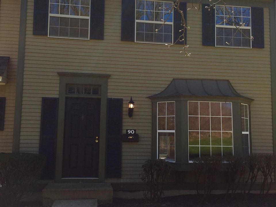 1st image of 90 Applewood Dr #90