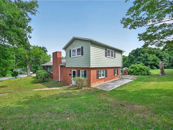 2601 Rosemary Dr, Winston Salem, NC 27105