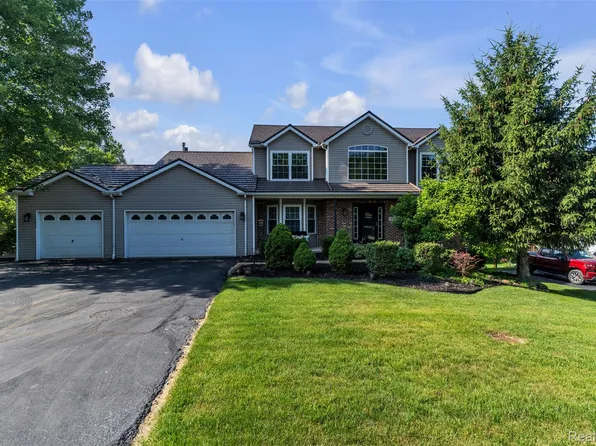 3955 Forest Edge Dr, Commerce Township, MI 48382