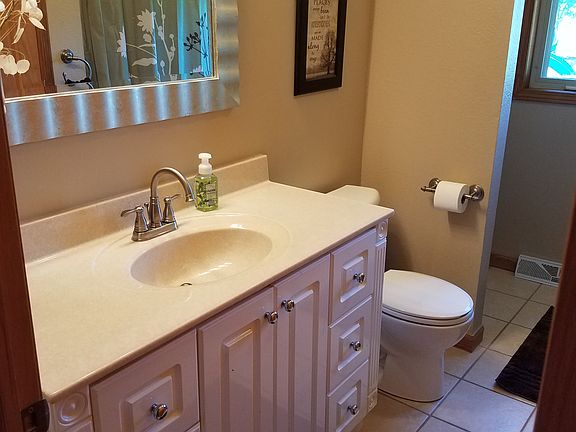 Main bath/access to master