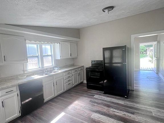 3rd image of 416 Elles Ave