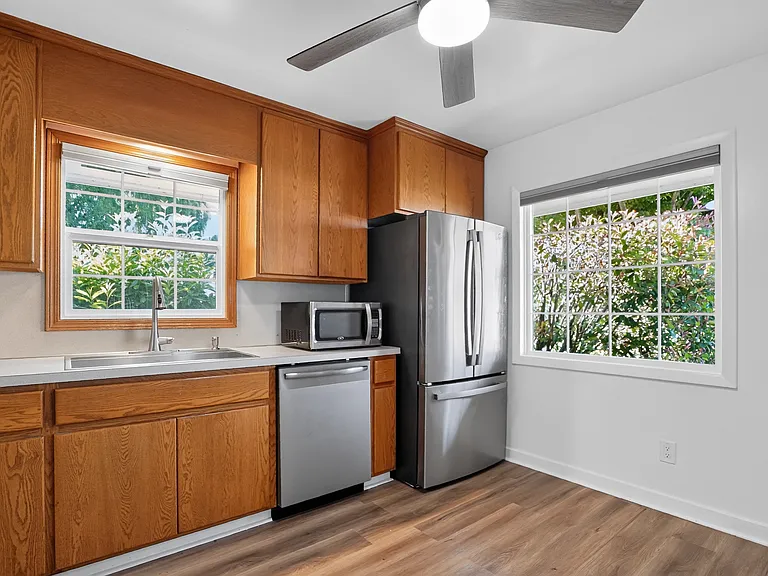 1553 Fir St — Photo 8