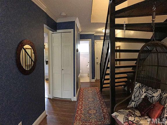 5th image of 220 Elizabeth St APT A4
