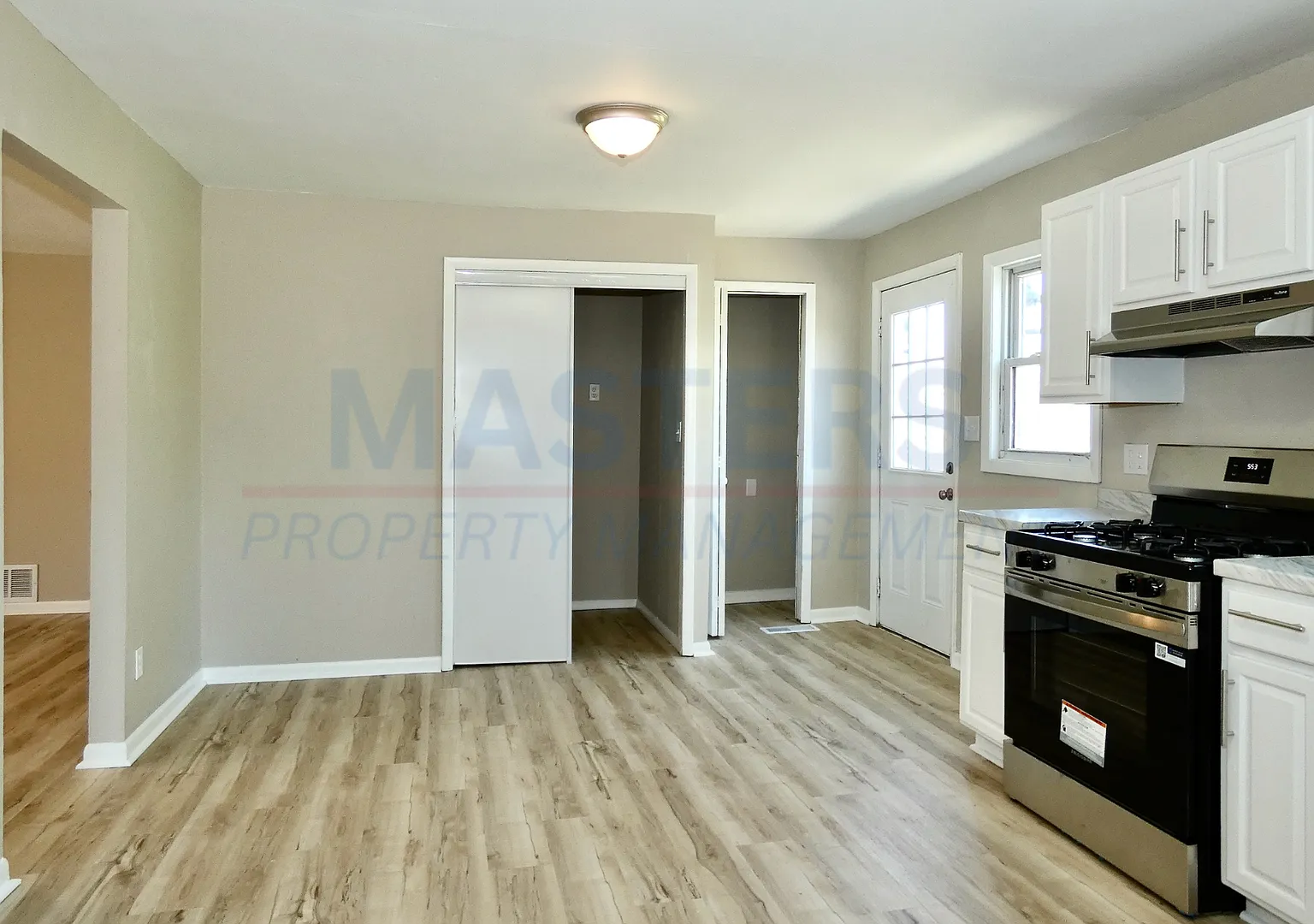 2163 Hoops Dr — Photo 2