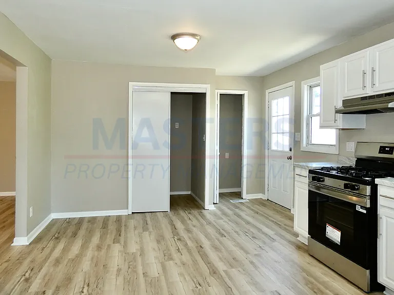 2163 Hoops Dr — Photo 2