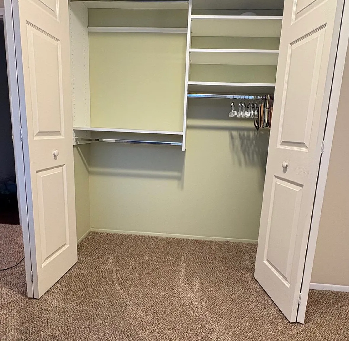 4 bed, 2102 sqft, $995 — Photo 4