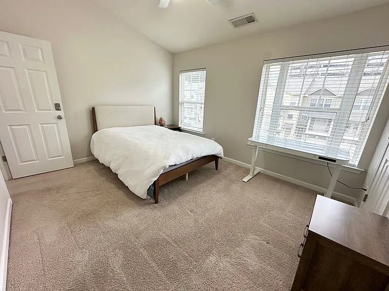 1481 Liberty Pkwy NW — Photo 3