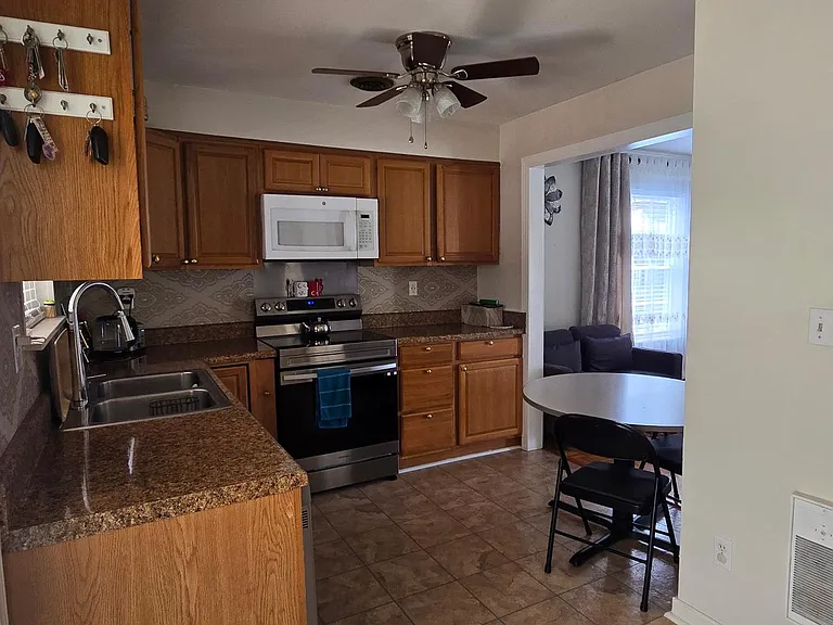 807 Watson Ave — Photo 8
