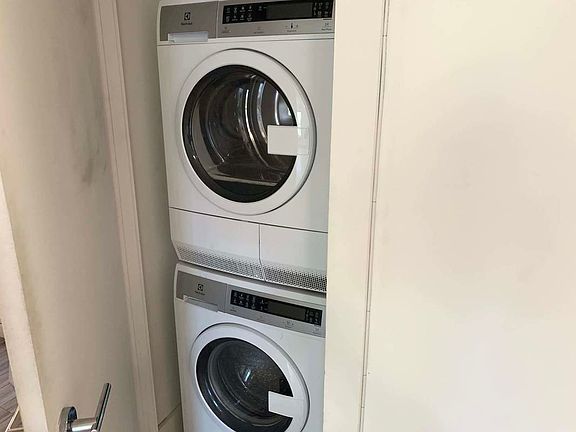 3rd image of 75 E 21st St APT 6E