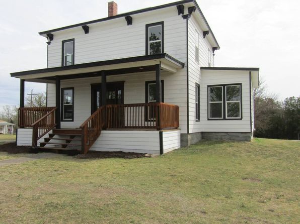 103 S 1st St, Lincoln, KS 67455