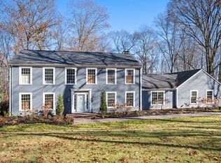 135 Classic Ln, New Castle, PA 16105