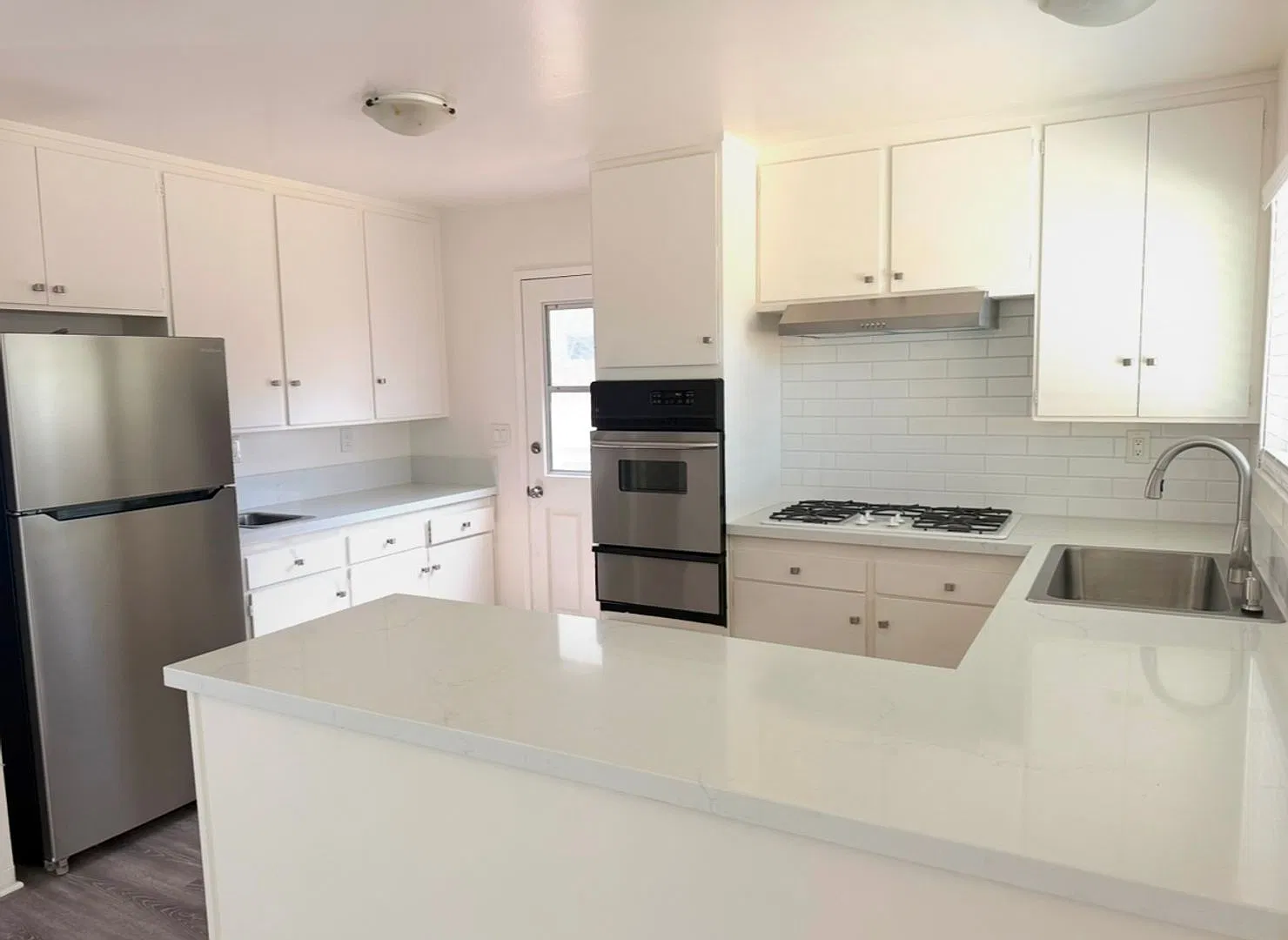 Stunning 4 Bedroom, 2 Bathroom House — Photo 2
