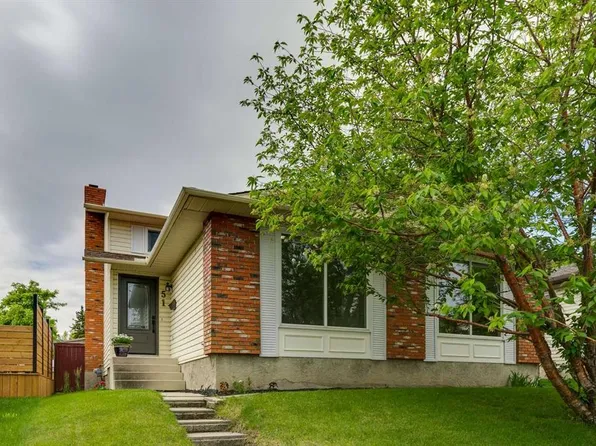 51 N Woodbrook Grn SW, Calgary, AB T2W 4P6
