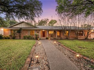 704 Willow Creek Dr, Woodway, TX 76712