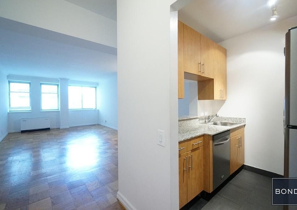 1st image of 201 E 69th St APT 10R