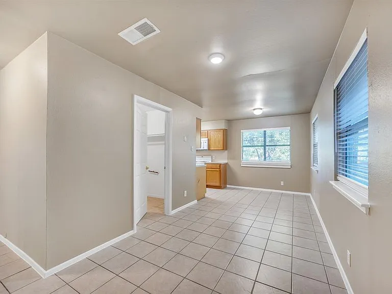 5725 Alsace Trl — Photo 3