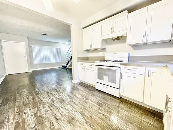 4th image of 12906 Doty Ave APT B