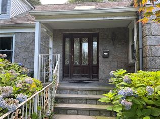 13 Laurel Dr, Great Neck, NY 11021