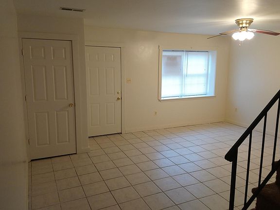 Living room (1/2)