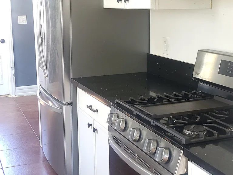 2746 E St — Photo 13