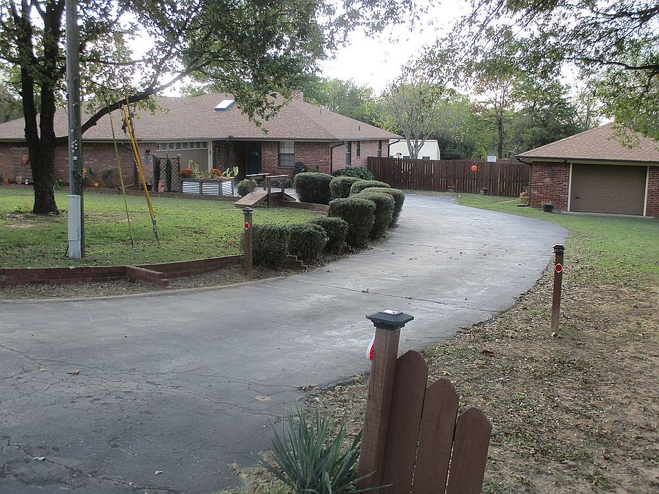 2nd image of 2011 High Meadow Ln