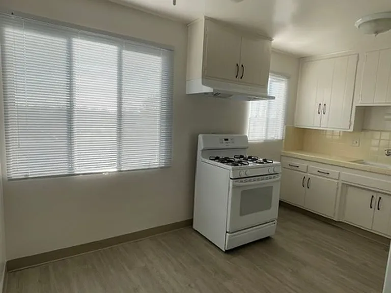 2924 Juniper St #11 — Photo 9