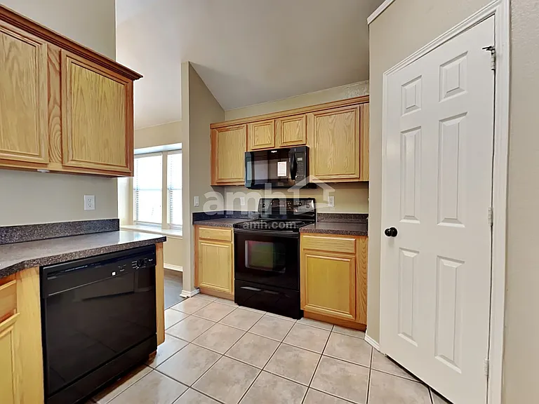 6732 Chalk River Dr — Photo 3