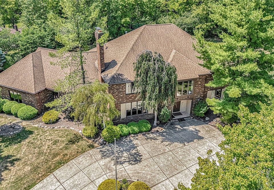 1st image of 10 Woodburn Dr