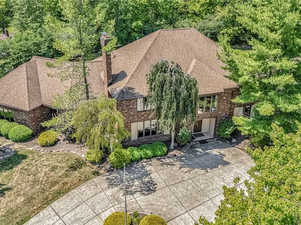 10 Woodburn Dr, Moreland Hills, OH 44022