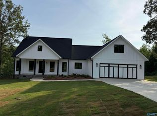 1399 Raymond Ln, Gadsden, AL 35907