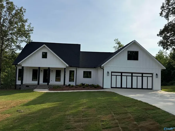 1399 Raymond Ln, Gadsden, AL 35907