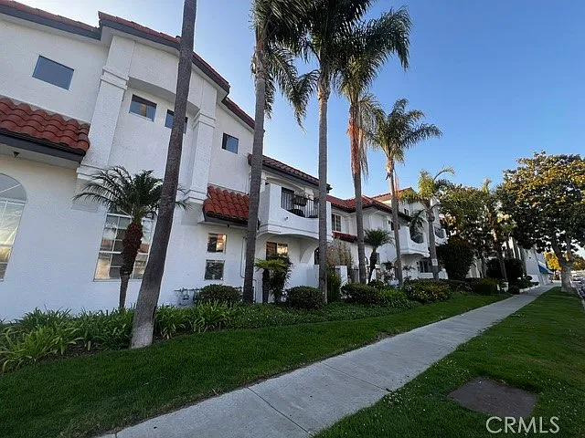 301 Diamond St #B — Photo 5