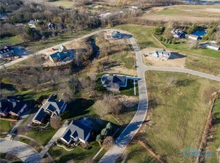 512 Chippewa Ln, Perrysburg, OH 43551