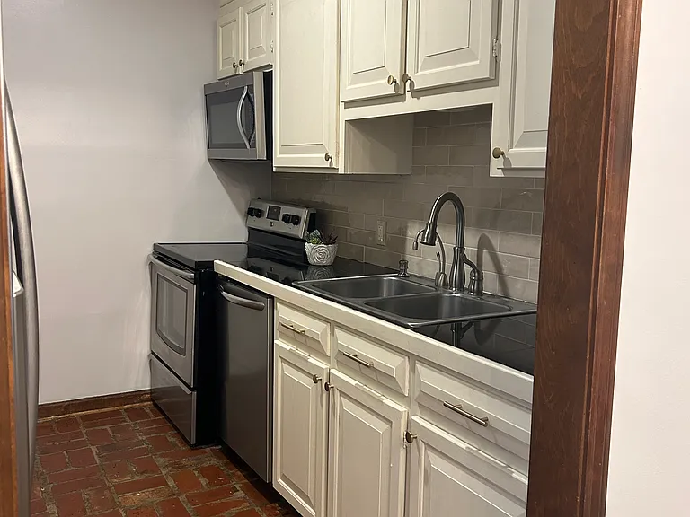219 Cherry St — Photo 4