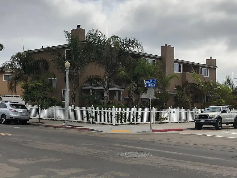 Front of four townhouse building.