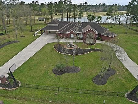 1st image of 9335 Clubhouse Cir