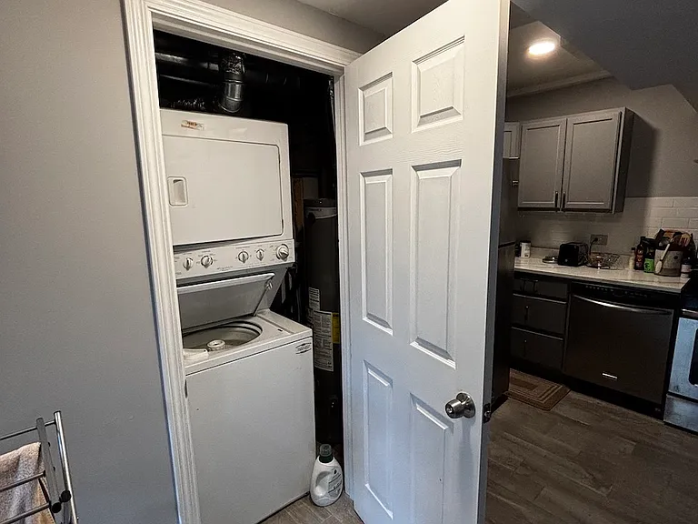 1021 W Wellington Ave #CH1 — Photo 3