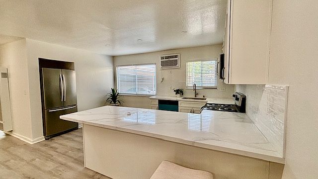 1st image of 1733 Lacassie Ave #2