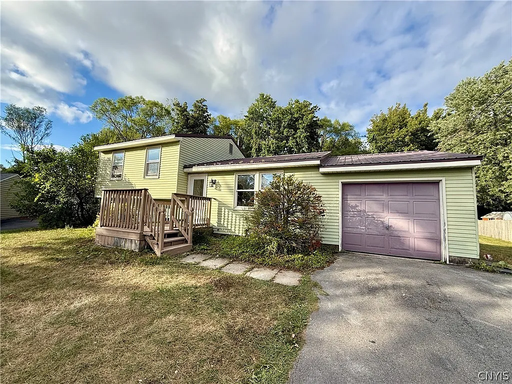 4 bed, 2.0 bath, 1600 sqft, $2,645 — Photo 2