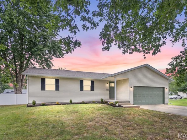 345 Illinois Ave, Wood River, IL 62095