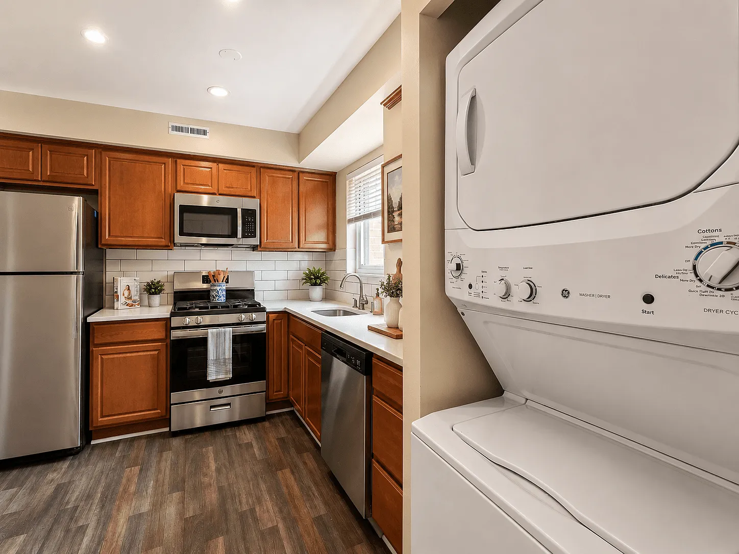 Cambridge Commons Apartments & Townhomes — Photo 3