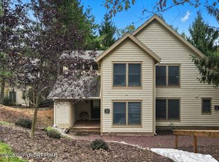 412 Hickory Dr, Tannersville, PA 18372