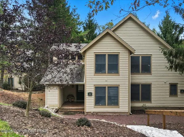 412 Hickory Dr, Tannersville, PA 18372