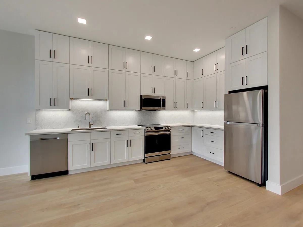 Building Photo - 635 Fulton St #5