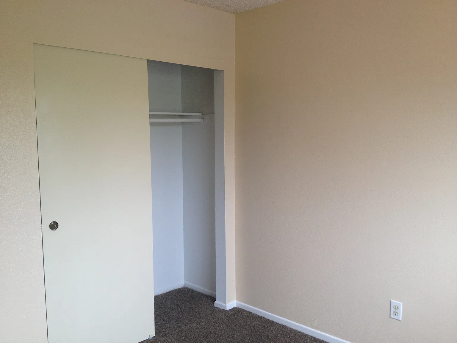 3 bed, 2.5 bath, 1280 sqft, $3,195 — Photo 4