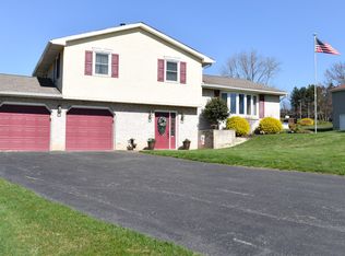 379 Valley Hi Ct, Walnutport, PA 18088