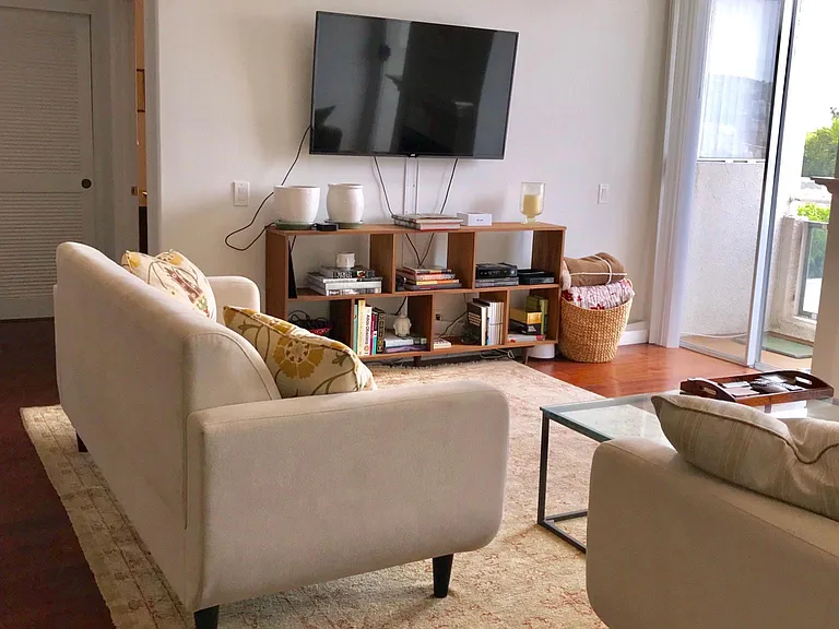 8349 Blackburn Ave #302 — Photo 271